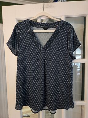 Ann Taylor Green Diamond-Print V-Neck Blouse - Size L
